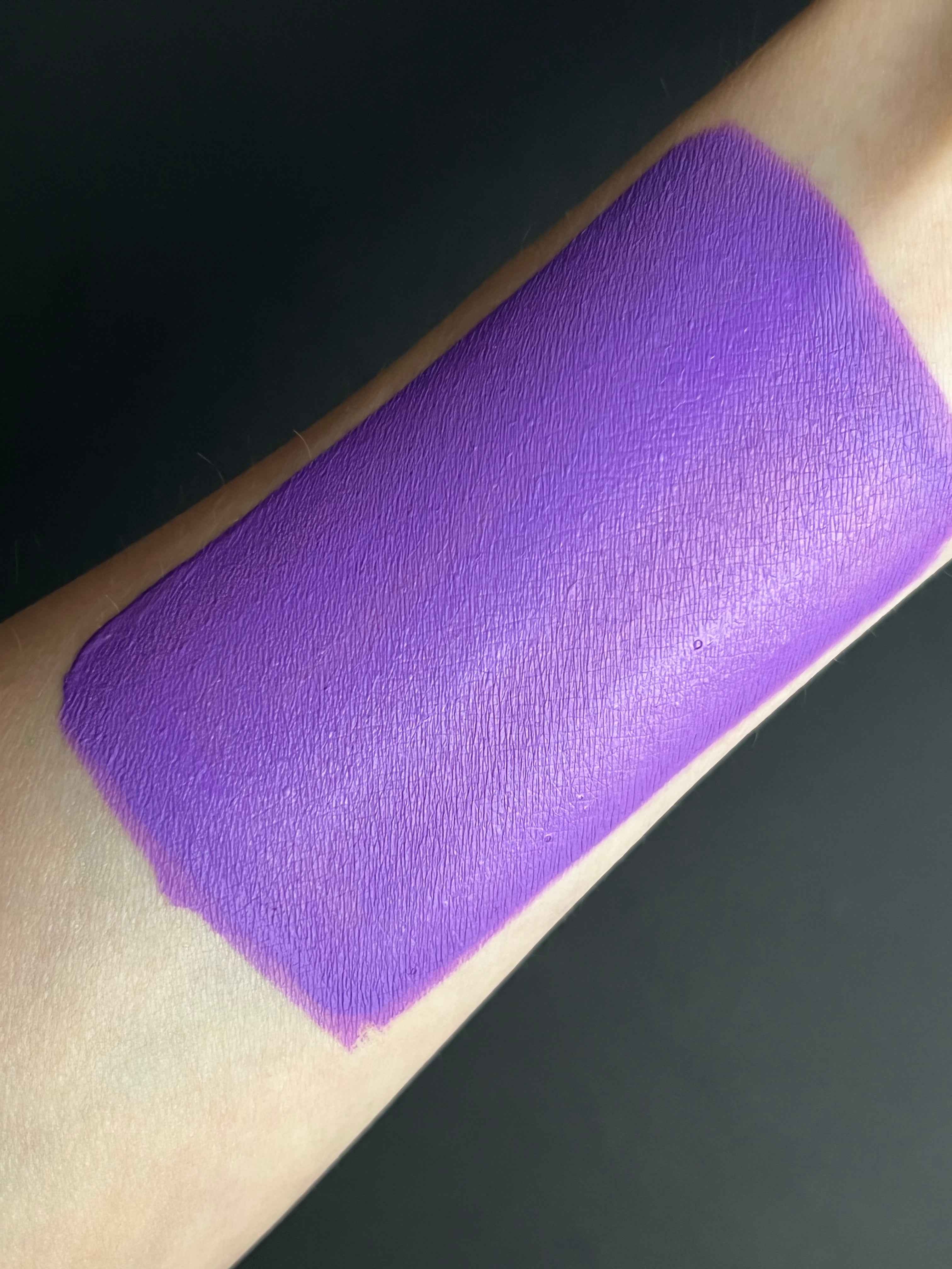 33 - Grape (Purple) Water Activated Graphic Liner