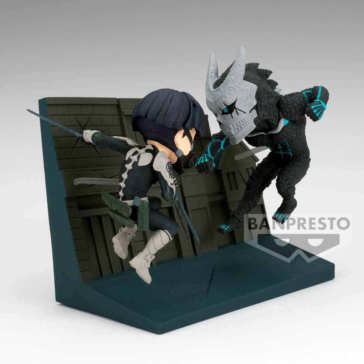 Kaiju No. 8 Soshiro Hoshina vs. Kaiju No. 8 World Collectable Figure Log Stories Statue