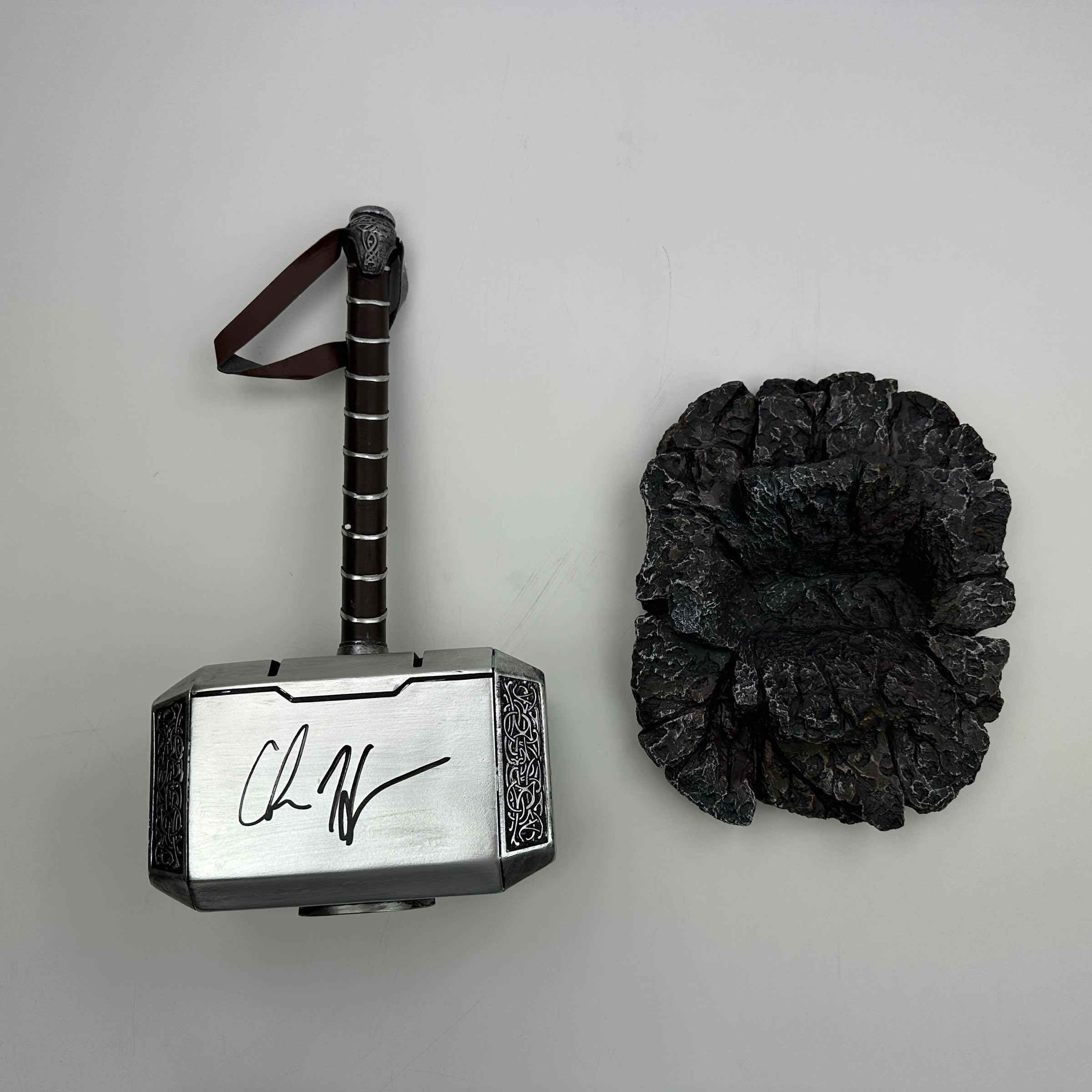 Autographed/Signed Chris Hemsworth Thor Mjolnir 17" Hammer with Base Marvel Avengers Infinity War End Game Replica Movie Prop Beckett BAS COA