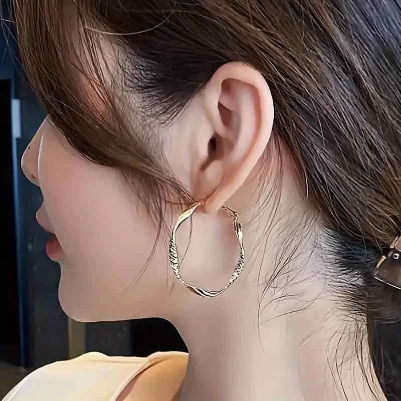 Delicate Silky Texture Design Women's Earrings