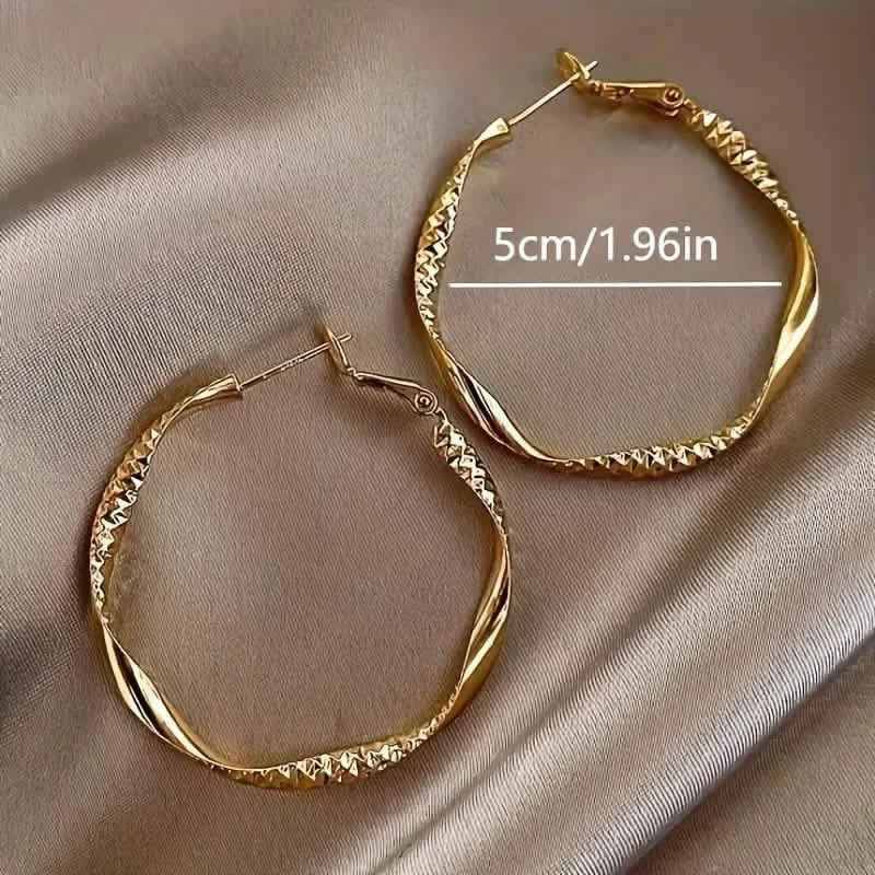 Delicate Silky Texture Design Women's Earrings